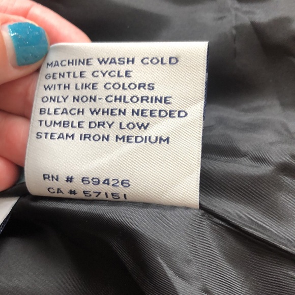 G.H BASS & CO. Women’s quilted vest in lack with brown trim. Size M. - Picture 11 of 12